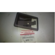 MB364523 KAPI AÇMA KOLU YUVASI ÖN İÇ LANCER 84-86